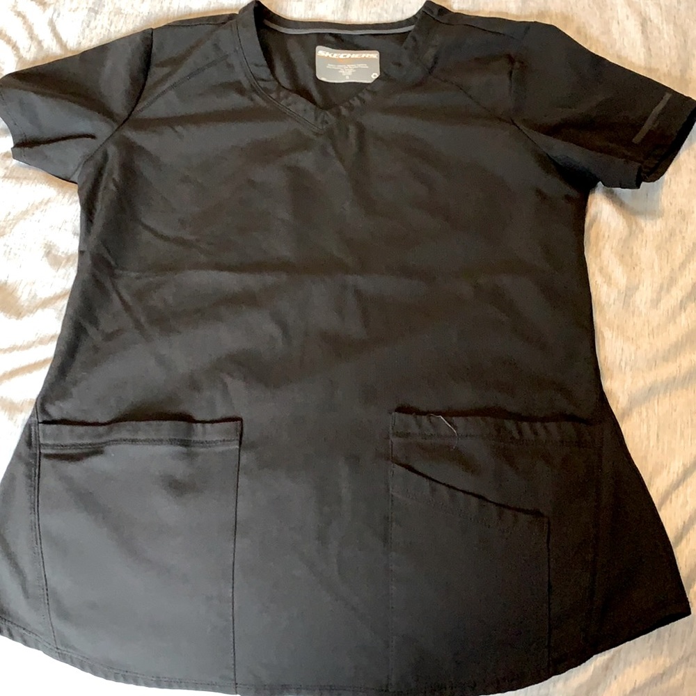 Sketchers Scrub Top in black size small